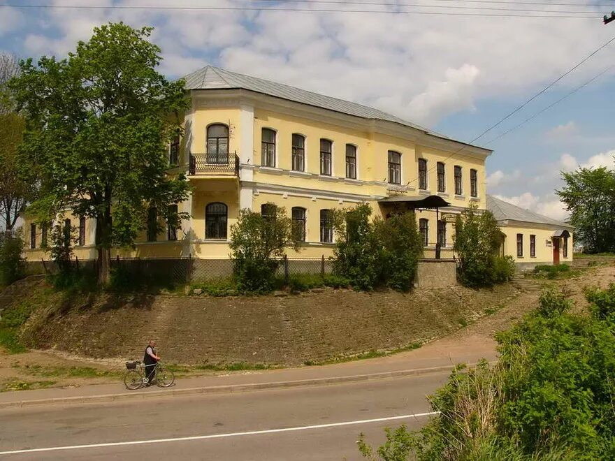Ивангород музей. Малый пороховой амбар ивангородской крепости. Ивангород музей. Музей крепостей в ивангороде. Музей билибина в ивангороде.