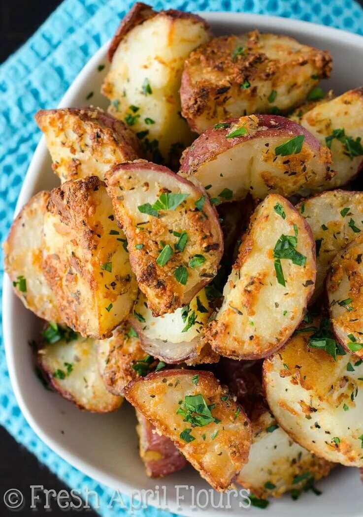 Запеченный картофель. Печеный картофель. Картошка в духовке. Вкуснейшая картошка в духовке.