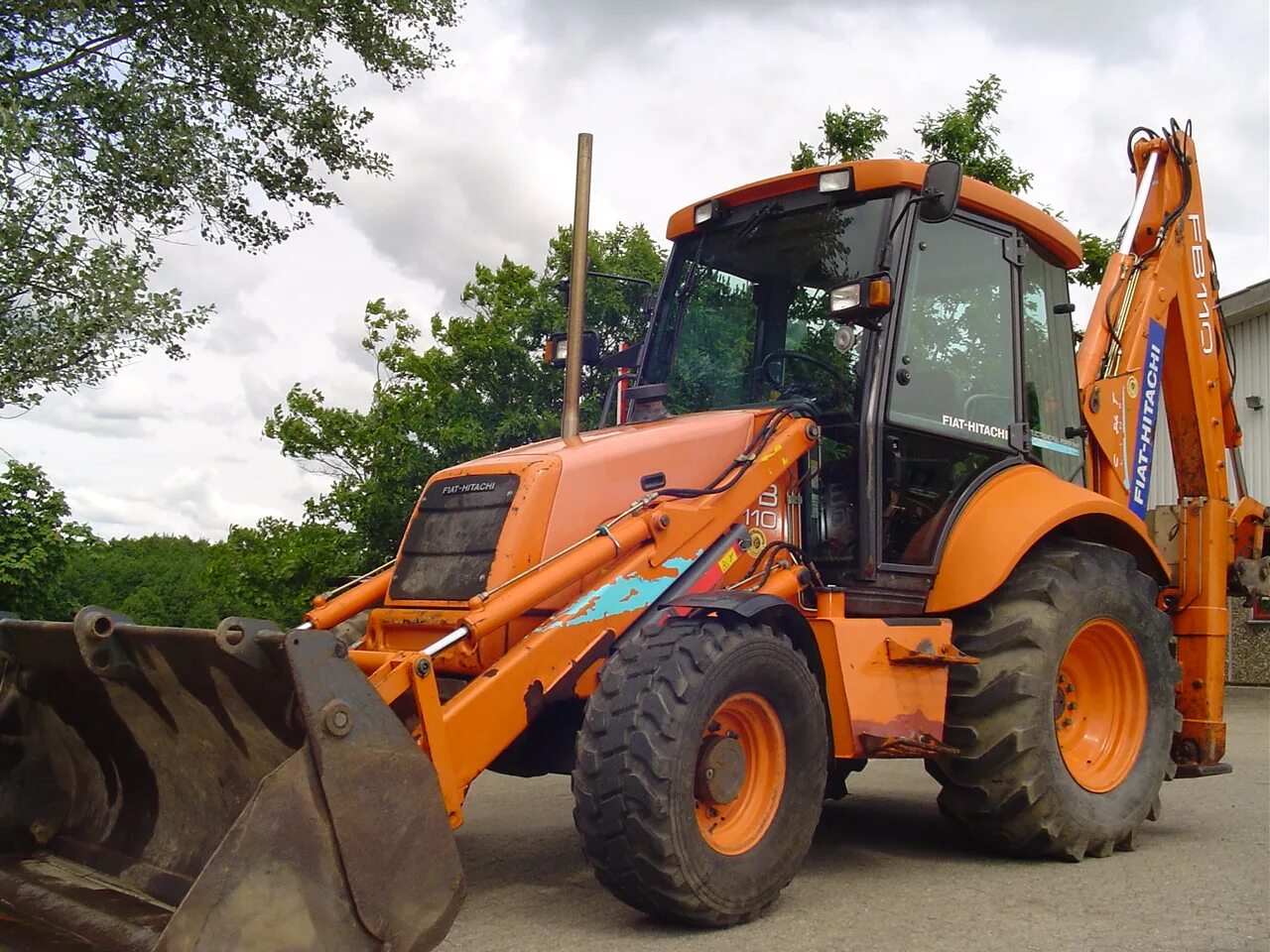 Фиат погрузчик. Fiat kobelco b200. Фиат погрузчик. Fiat hitachi fb200. Mini погрузчик fiat hitachi sl55b.