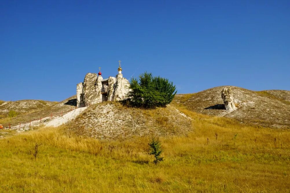 Костомаровский женский монастырь Воронежская область. Пещерный храм Костомаровский Спасский монастырь Воронежской области. Костомарово и Дивногорье Воронежская. Воронеж меловые горы Дивногорье. Костомарово женский монастырь сайт