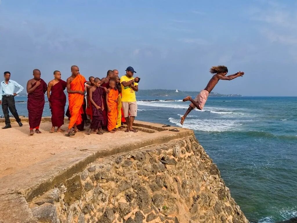 Шри ланка туристы 2024. Шри Ланка туристы. Фото туристов в Шри Ланке. День великих героев Шри-Ланка. Экскурсии Шри Ланка 2024.