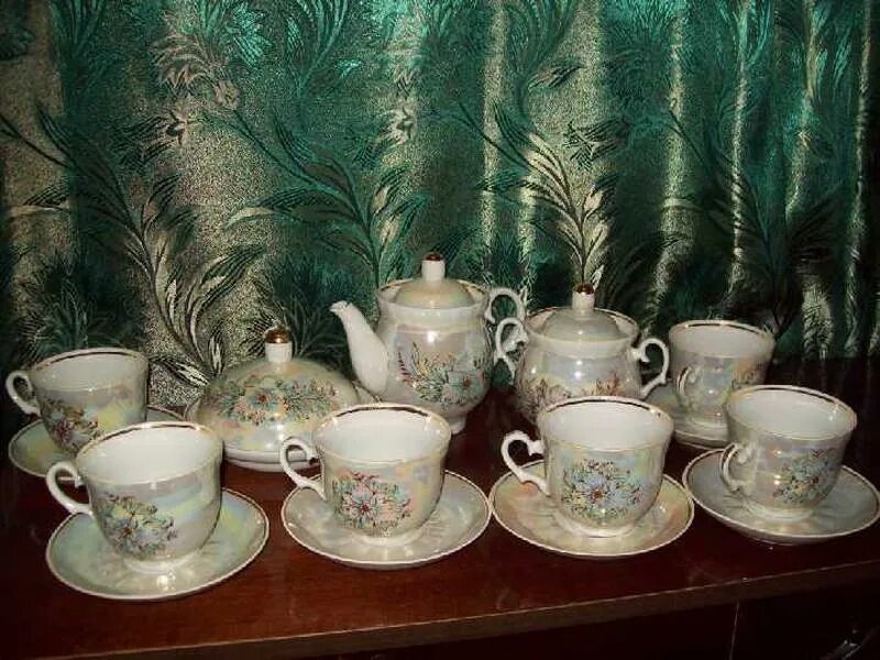 Барановский фарфор 1930. Барановский фарфоровый завод сервиз. Сервиз красный бутон барановского завода. Кофейный сервиз барановский фарфоровый. Барановский фарфоровый завод чайный сервиз.