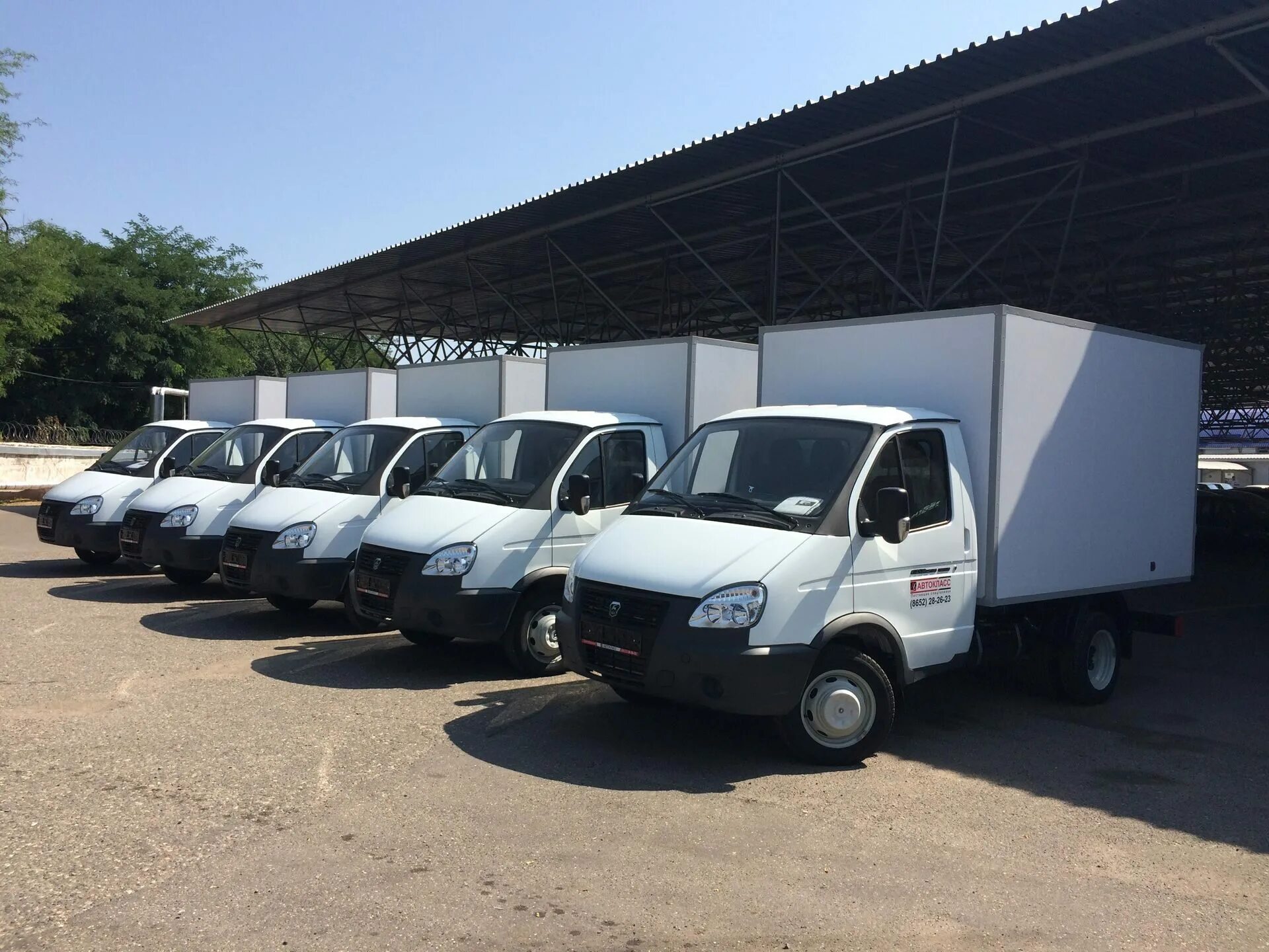 грузовой парк. грузовой парк. стоянка фур. грузовой парк. грузовой парк.