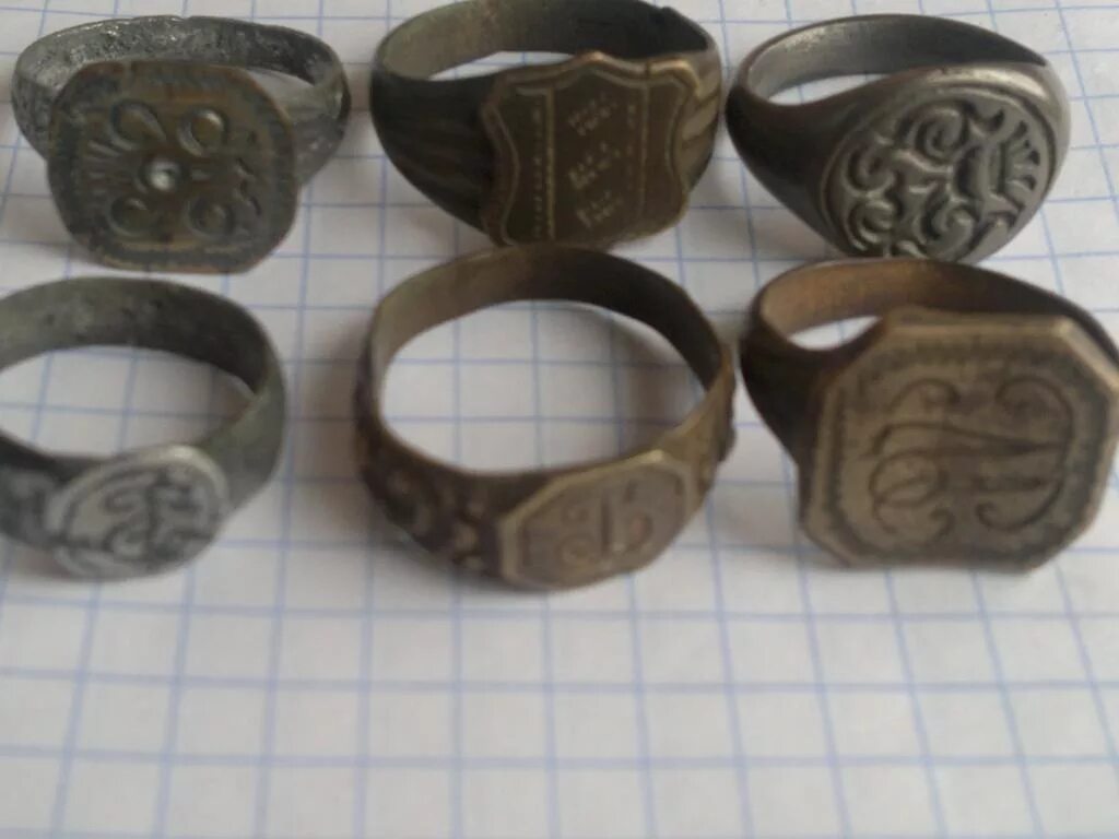 Перстень псевдогеральдика 17 век. Перстень псевдогеральдика 18 век. Старинные перстни печатки. Старинный медный перстень.
