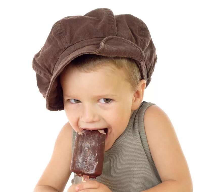 Мороженое для детей. Мальчик и мороженое. Эскимо для детей. Мальчик ест эскимо. Девочка эскимо