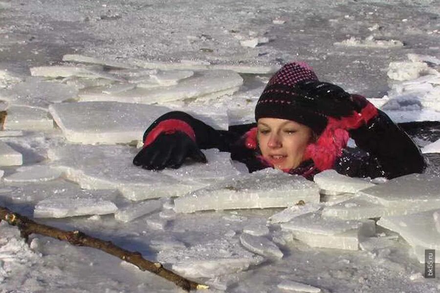 Провалиться под
