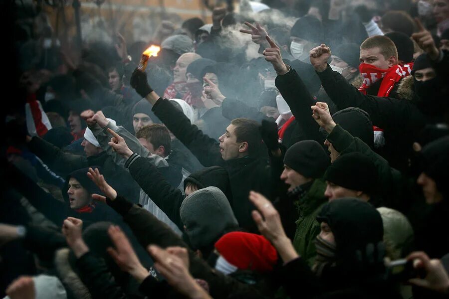 Беспорядки на Манежной площади 2010. Манежка 2010 зиги. Манежка 2011 русский бунт. Националисты на Манежной площади.