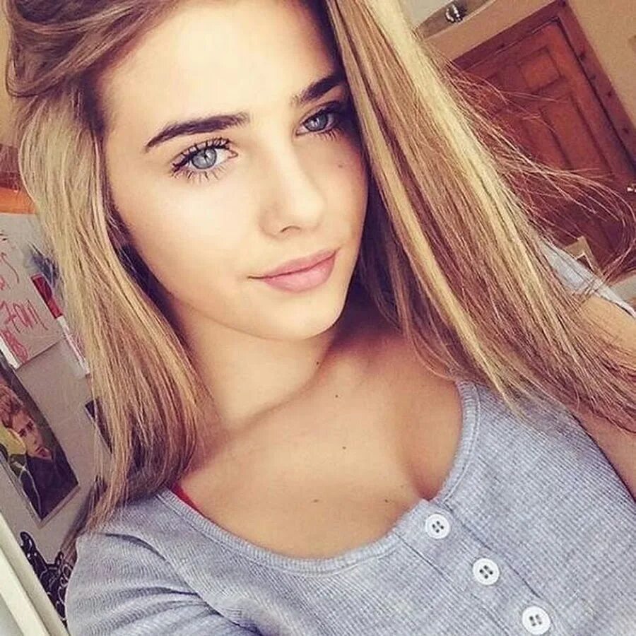 Леа лодс франк. The girl very pretty. Фотомодель леа кувилье. Ланея грейс морец. Адри кьют.