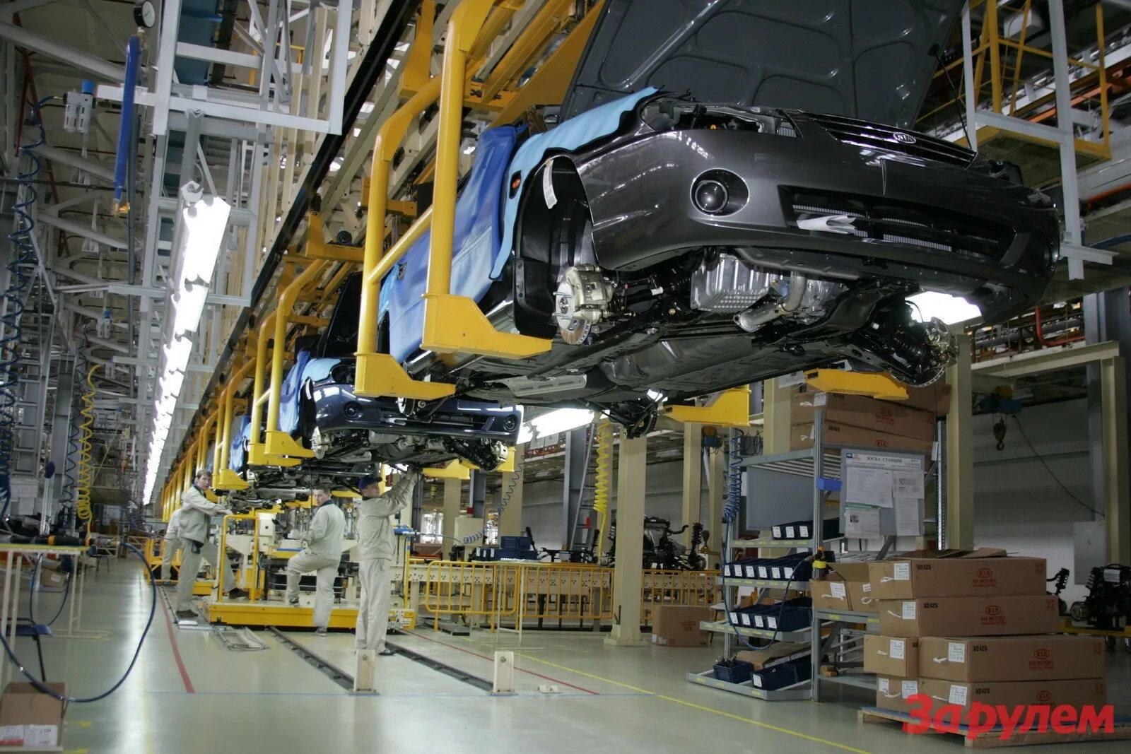 Поддержка автопрому. Автотор директор. Автомобильная промышленность ирана. Мазда и санкции. Много автомобилей на конвейере.