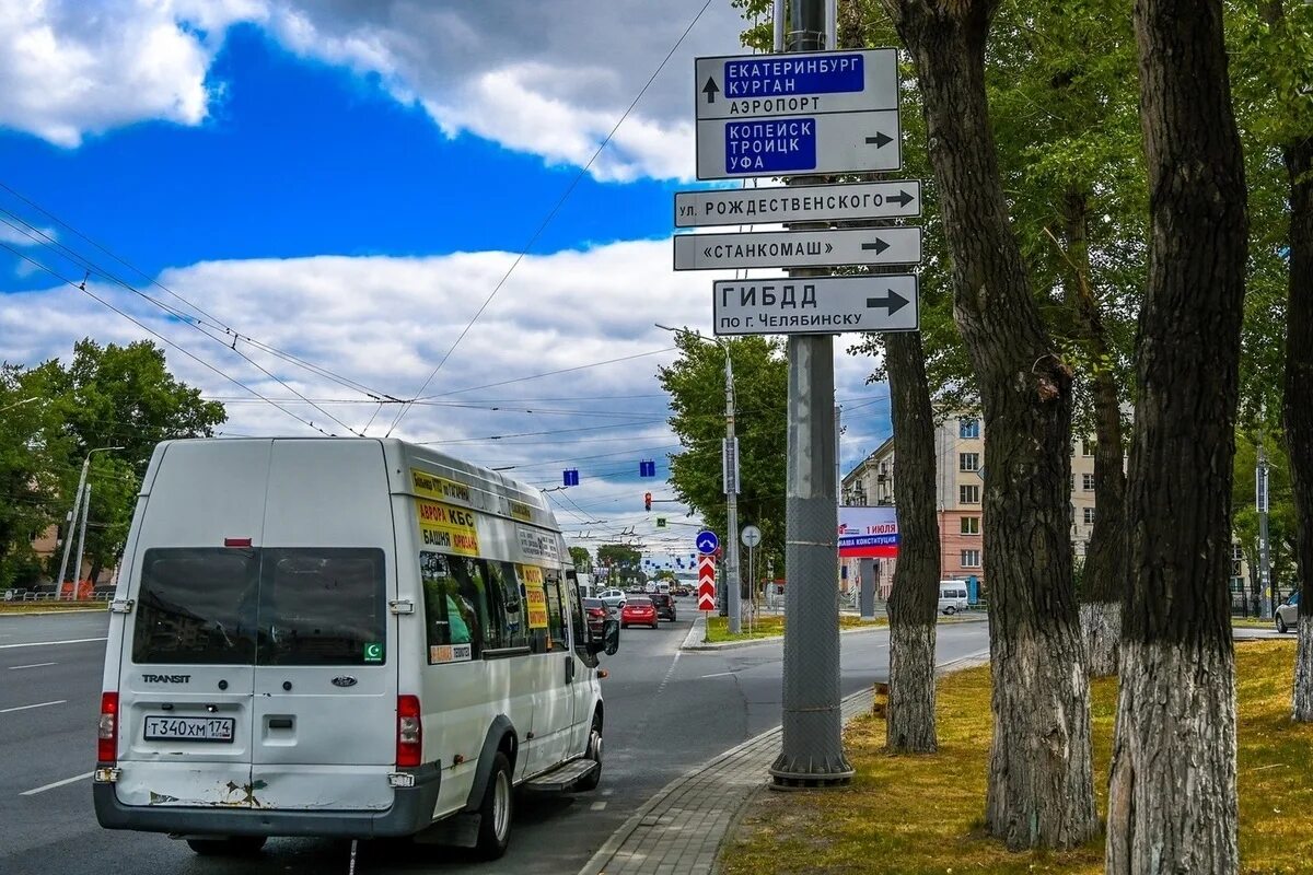 Номера автобусов в челябинске. Маршрутки Челябинск. Автобус. Челябинские маршрутки. Маршрутный автобус.