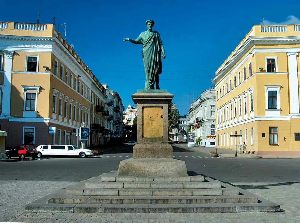 Одесса какая украина. Памятник Дюку де Ришелье. Памятник де Ришельё в Одессе. Дюк Одесса. Мартос памятник Ришелье в Одессе.