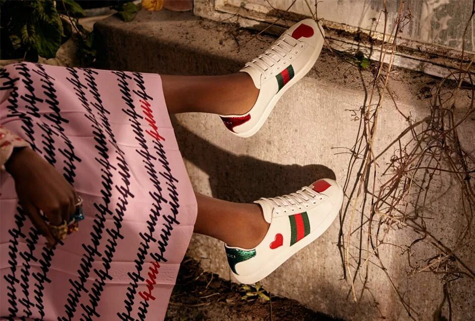 Gucci Sneakers women. Кеды гуччи. Gucci Sneakers 2022. Ноги в кроссовках гуччи. Кроссовки на распродаже уценили на 20