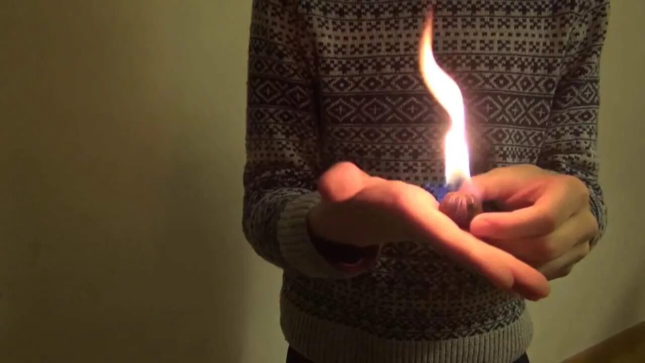 Фокусы с огнем. Фокусы с огнем в руках. Браслет который стреляет огненными шарами. Фокусы с пламенем. Огонь в руке.