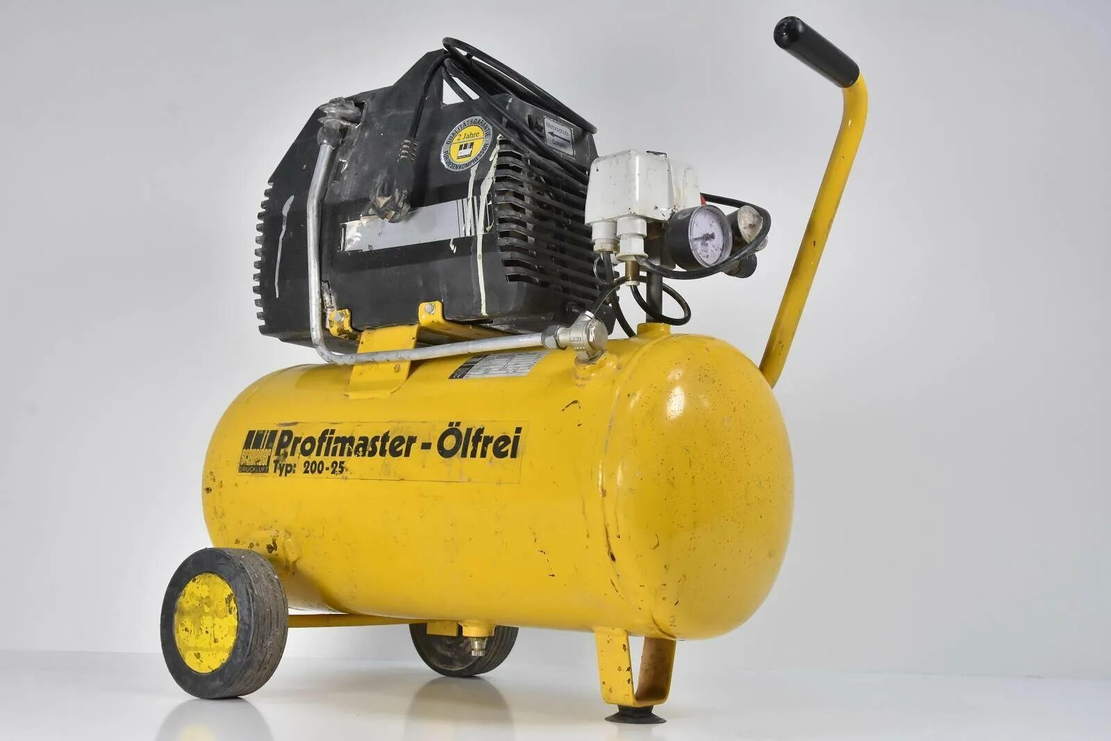 Поршневой компрессор 400 л мин. Schneider druckluft компрессор. поршневой компрессор kaeser premium 200/24 d. компрессор schneider 400 литров. schneider airsystems компрессор воздушный.