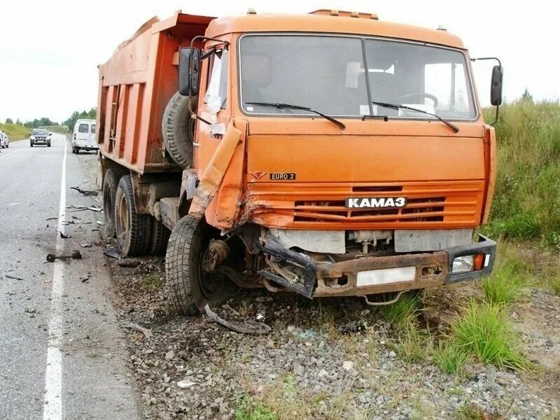 Камаз 65115 разбитый. Сломанные камазы. Камаз битый. Капремонт камаз. Сломанные камазы.