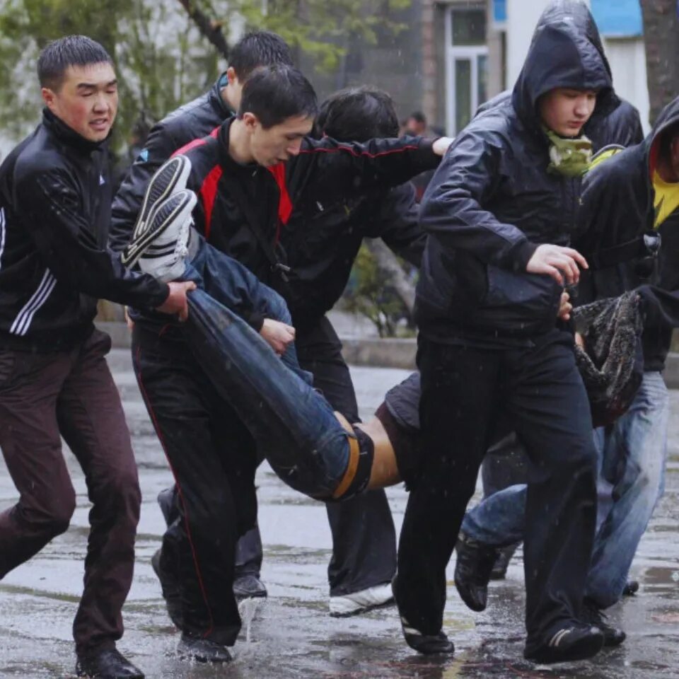 Почему таджики напали. Преступность молодежи. Молодёжная приступность.