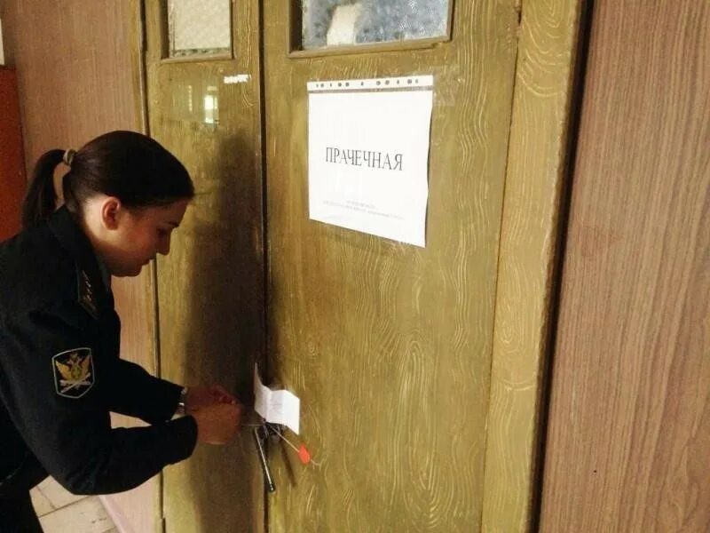 Требуется уборщица. Железноводск сейчас. Техничка на неполный рабочий день. Кампания курорт сервис железноводск руководство 2014 2016 год. Семь ключей радуги книга.