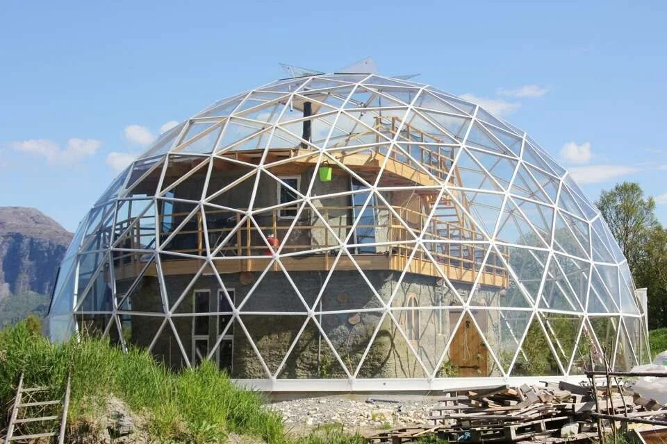 Павильон для бассейна. Самый большой стеклянный купол. Стеклянная пирамида друскининкай. Геокупол норвегия. Дом геокупол норвегия.