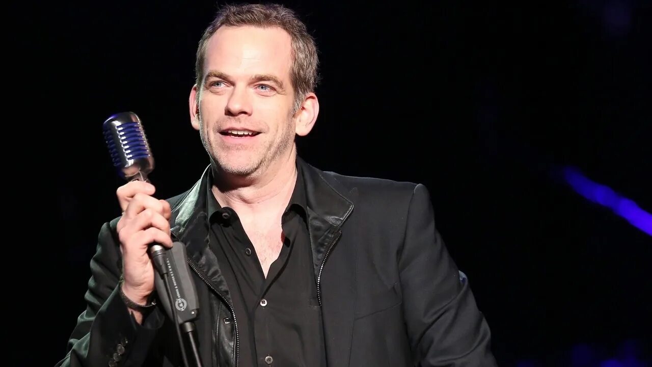 Поет хриплым голосом мужчина. Garou. Garou певец. Гару (Garou, 26.06.1972). Garou сейчас.