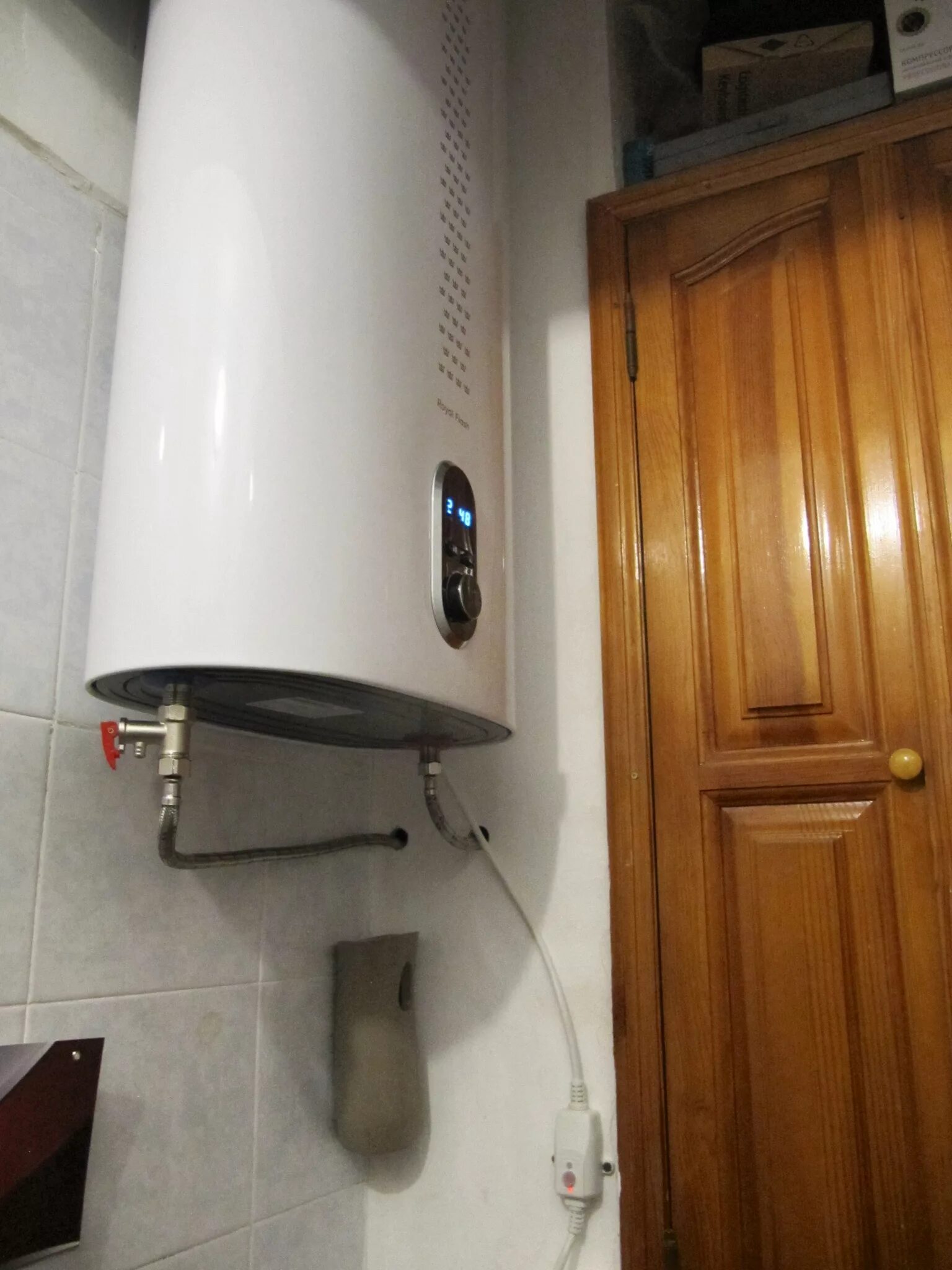 Подключение водонагревателя ewh. Electrolux ewh 50 royal flash. водонагреватель электролюкс роял 80 литров. водонагреватель electrolux ewh 30 royal flash. роял водонагреватель 50 литров.