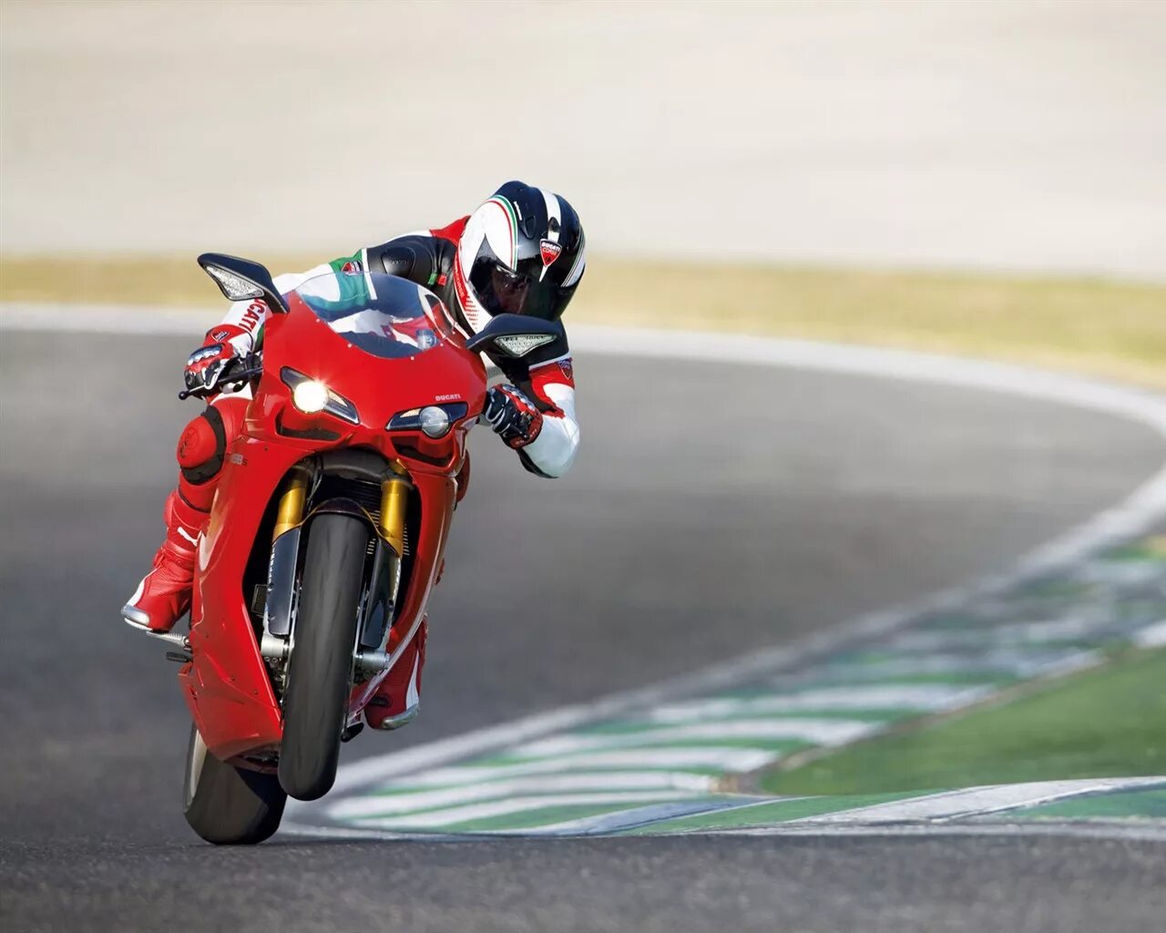 Moto bike racing. Ducati Superbike 1198 s. Ducati 1198. Мотоциклист Дукати. Мотоцикл спортивный на трассе.