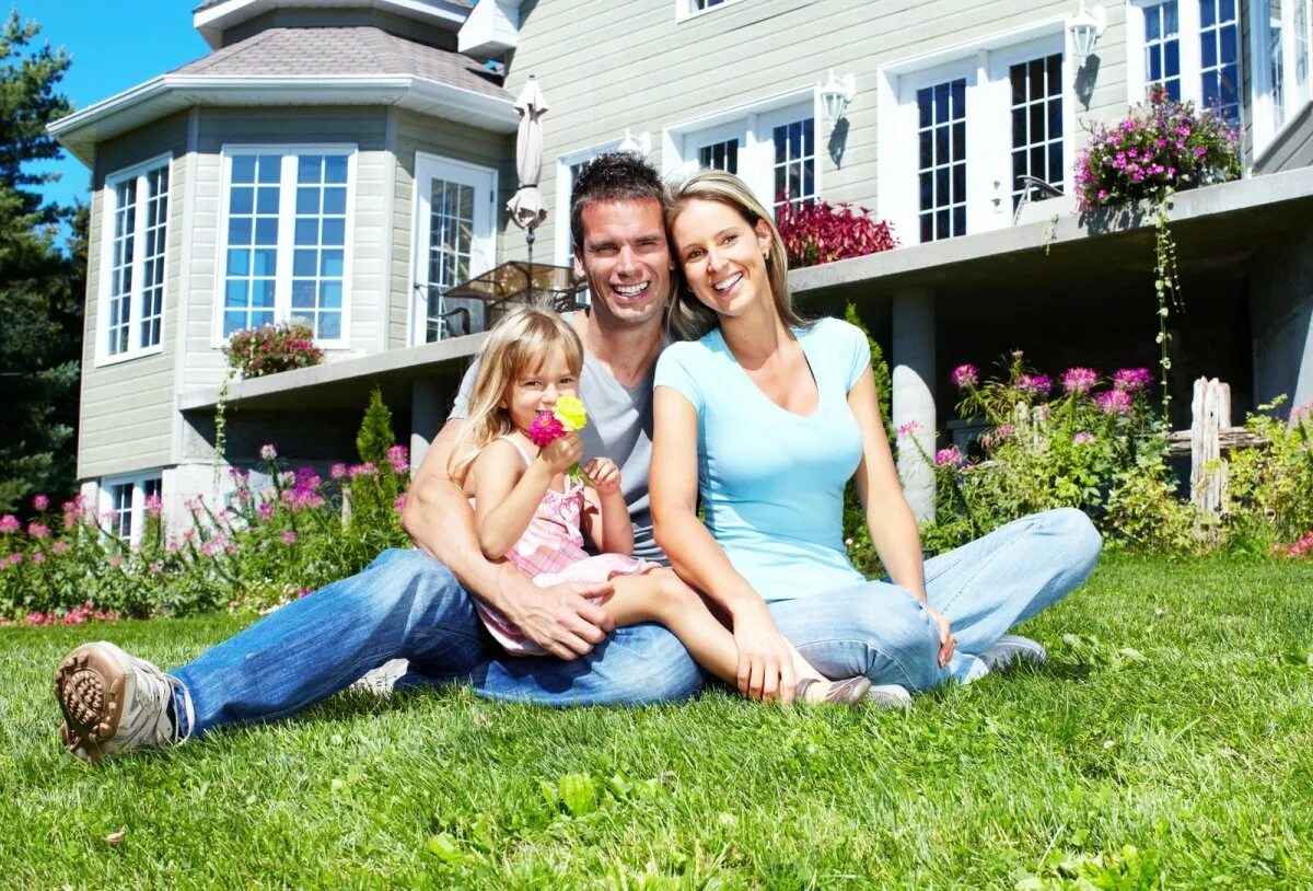 Счастливая семья. New family place. New family place. Счастливая семья в доме. Счастливая семья переезд.