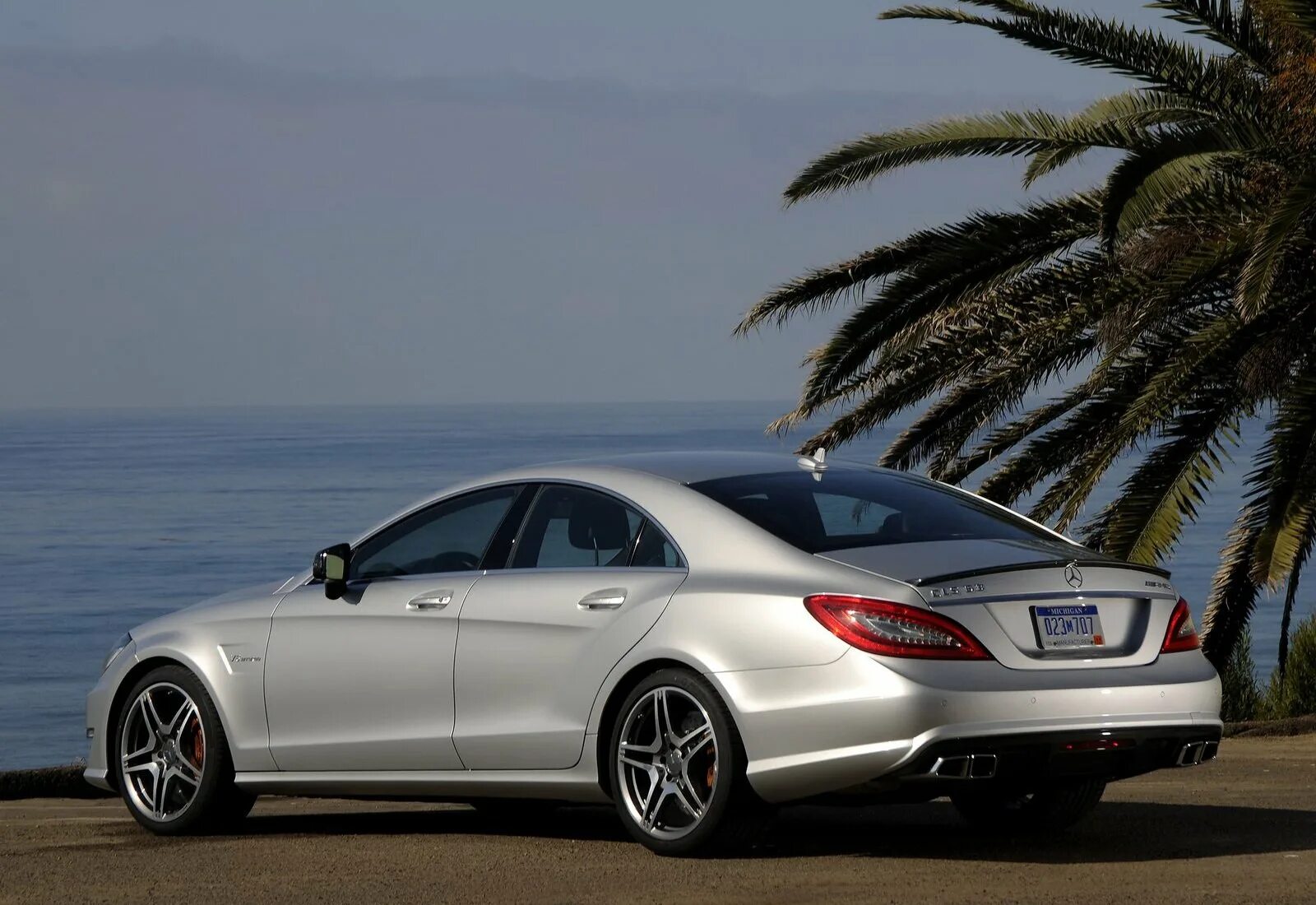 Как называется мерседес банан. Mercedes benz cls 63 amg. mercedes benz cls 63 amg 2012. мерседес cls 63 амг. мерседес банан cls 63 amg.