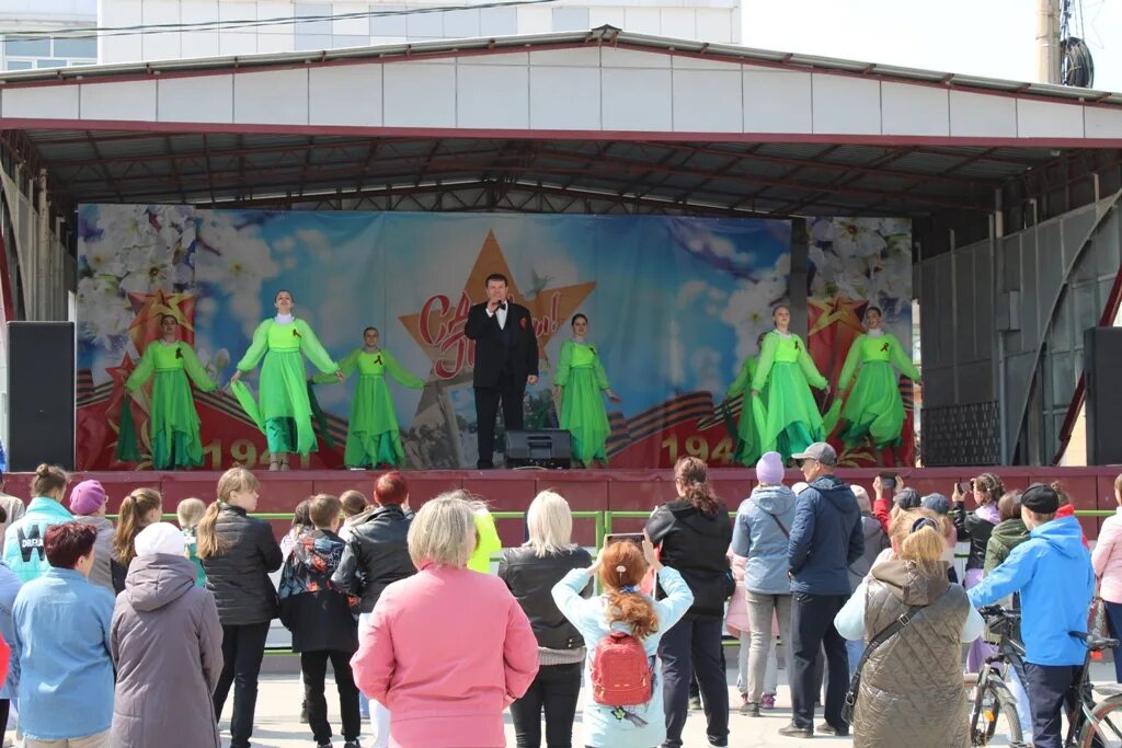 Пгт новый городок г белово кемеровская область. Зимняя феерия. Дворец культуры угольщиков кумертау внутри. Дворец пионеров белово. Зимняя феерия фото.