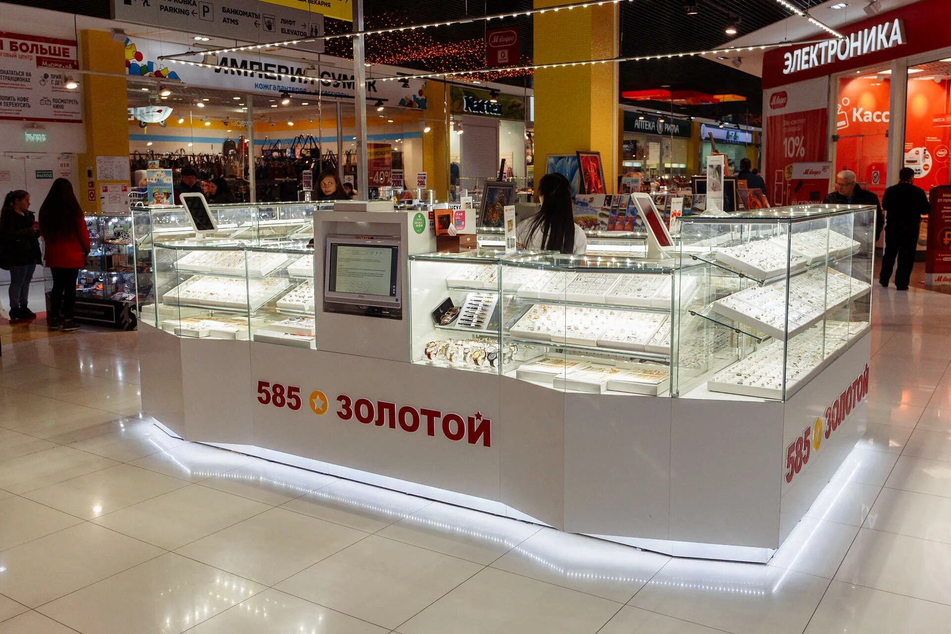 Ювелирный магазин 585. 585 Великий Новгород. Магазин золота. 585 Золотой фото магазина.