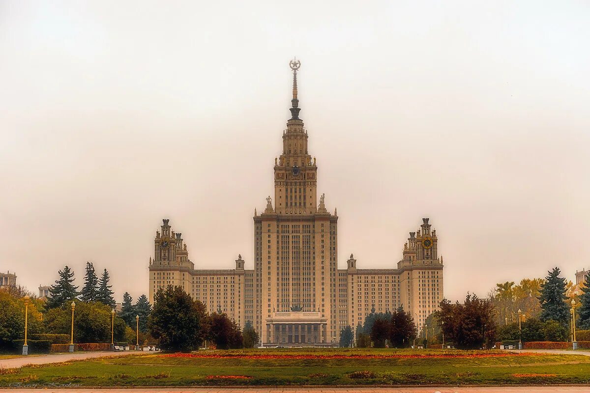 Индекс мгу. МГУ им Ломоносова. Институт имени Ломоносова в Москве. МГУ Москва. Здание МГУ В Москве.