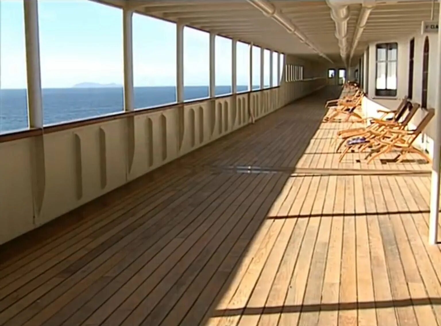 П палубы. Титаник палуба д. Титаник палуба променад. RMS Titanic Promenade. Прогулочная палуба Титаника.