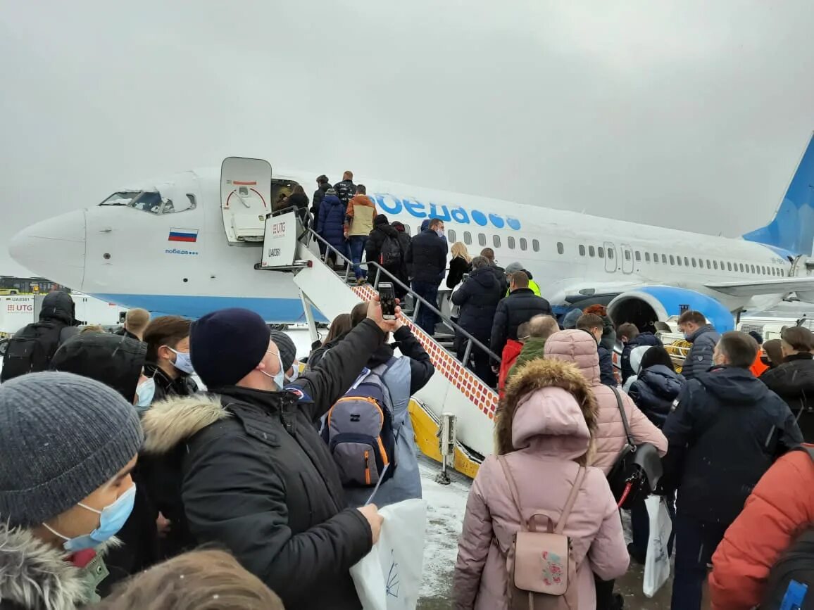 Полет самолета победа. Победа Внуково. Самолет победа Внуково. Москва с самолета. Авиакомпания победа пассажиры.