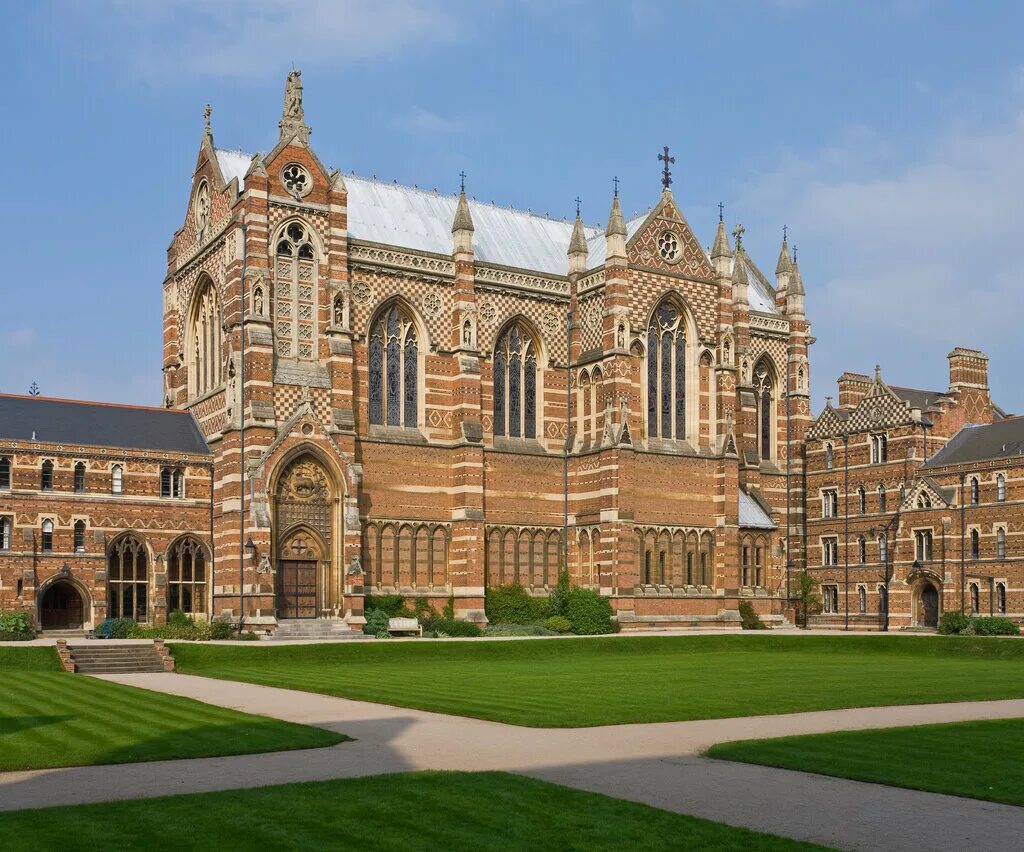 Самый лучший университет в мире. Оксфордский университет архитектура. Оксфорд колледж. Колледж Оксфорд Великобритания. Chapel Keble College Oxford.