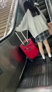 疯狂偷拍各种小姐姐裙底 邪恶手指开启 直接用手掀裙子抄底 超邪恶第二弹 超清4K (51) .