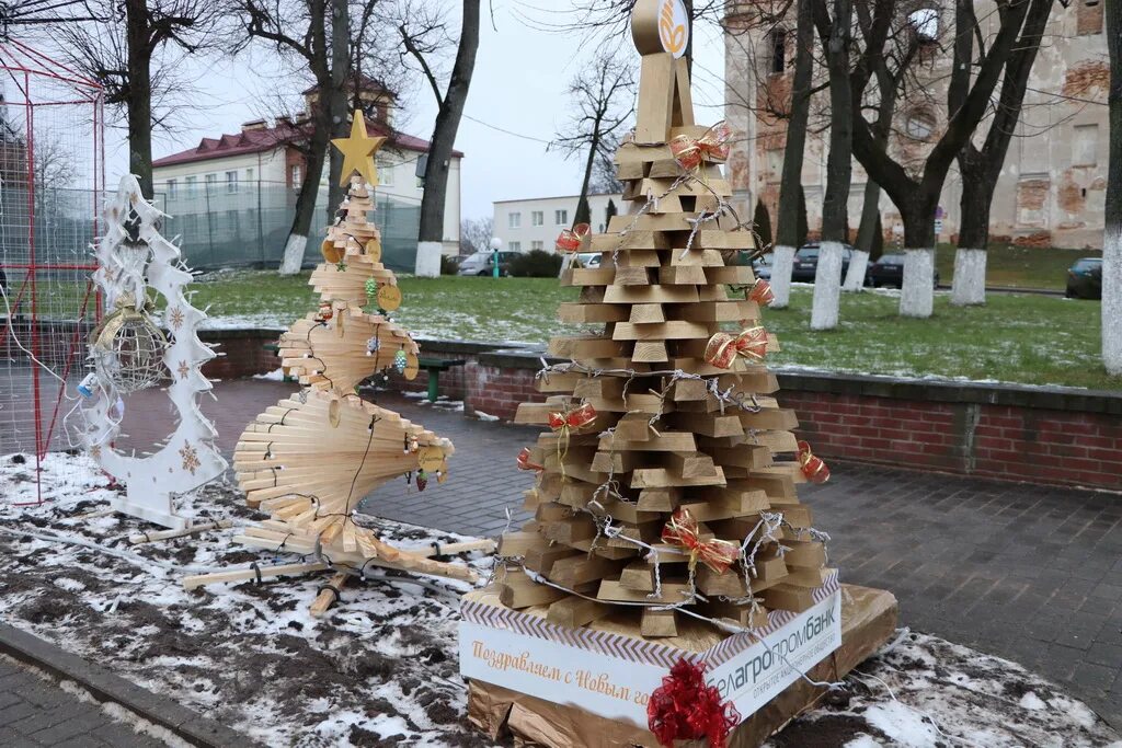 В Донской публичной библиотеке откроется ежегодная выставка-конкурс "Арт-ёлка - 