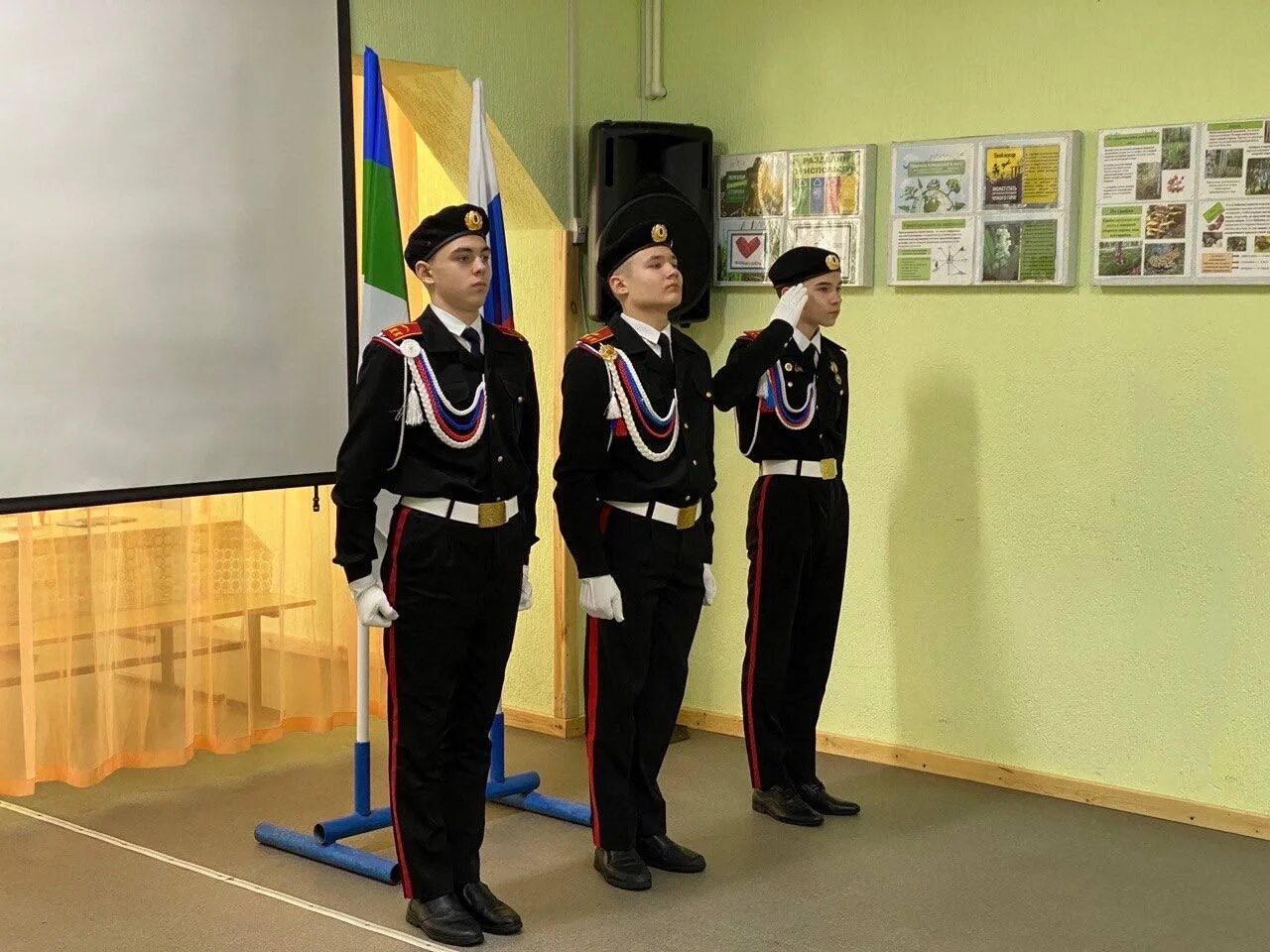 100 кадетов