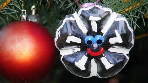 Новогодняя игрушка из пластиковых бутылок своими руками