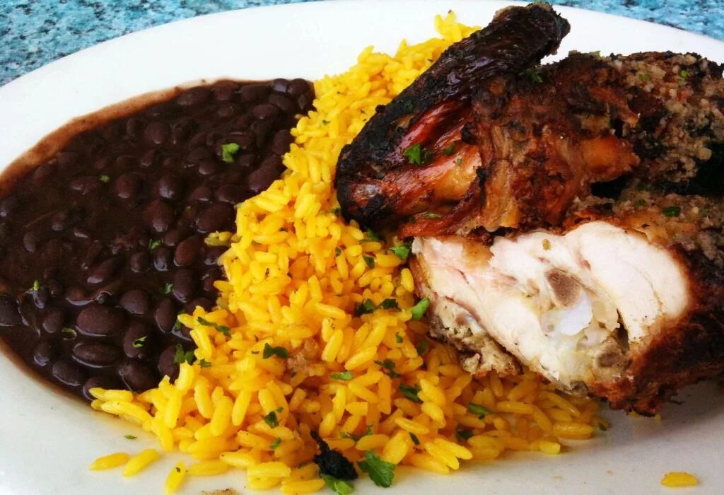 Кубинская кухня лангуст. Что едят на кубе. Еда в гаване. Национальное блюдо кубинцев. Национальные блюда кубы.