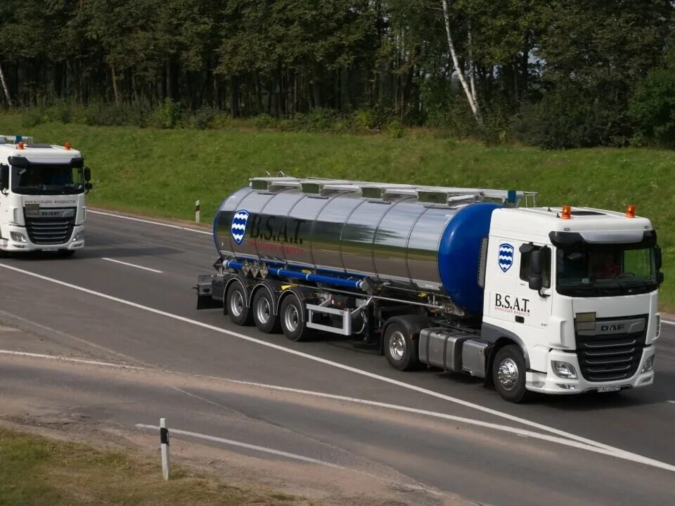 Перевозка прямого потока. Молоковоз скания 2022. перевозка наливных грузов автоцистернами. перевозка топлива грузовик. жидкие грузы.