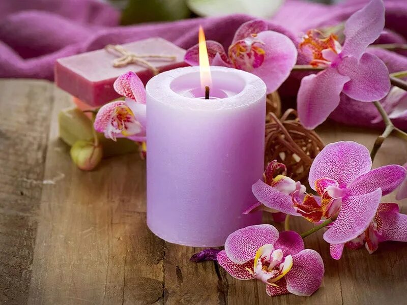 Фиолетовые свечи восковые. Chandelle свечи. Фиолетовая свечка. Сиреневые свечи. Сиреневые свечи.