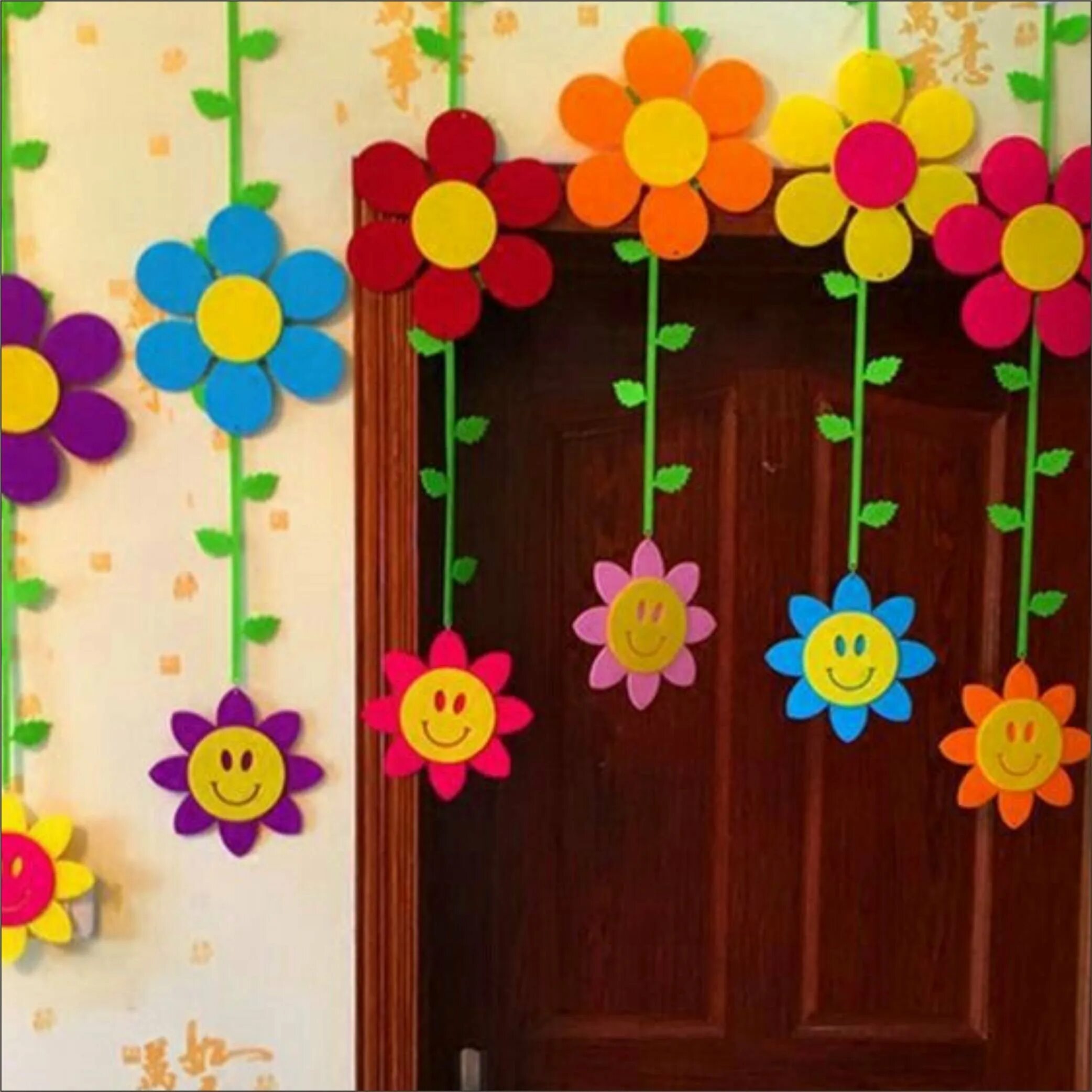 Цветы для украшения группы в детском саду. Весенние цветы для украшения группы в детском саду. Весенние цветы для декора группы в детском саду. Оформление группы в детском саду цветами