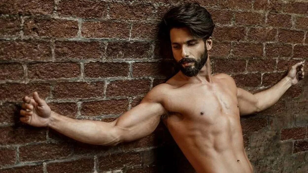 Самое шокирующее мужское. Shahid Kapoor голый торс. Shahid Kapoor 2021. Ранвир Сингх торс. Шахид Капур торс.