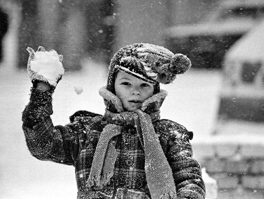 Снежок ссср. Советские дети зима. Советское детство зима. Дети СССР зимой. Советское детство зимой.