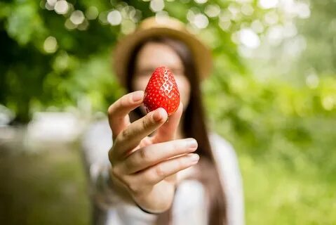 Клубника женщины
