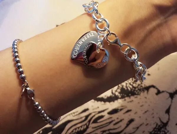 Серьги тиффани и булгари. Messika move noa ring. Булгари комплект бренд украшений. Тиффани булгари и картье. Cartier булгари.
