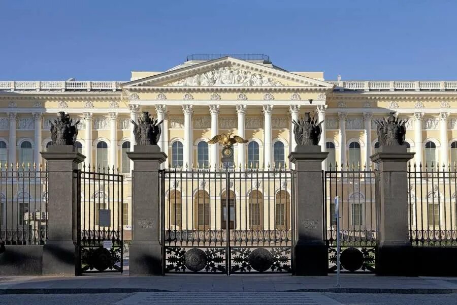 Число музеев в санкт петербурге. Русский музей в санкт-петербурге в снаружи. русский музей спб ворота. русский императорский музей. русский музей 1917.