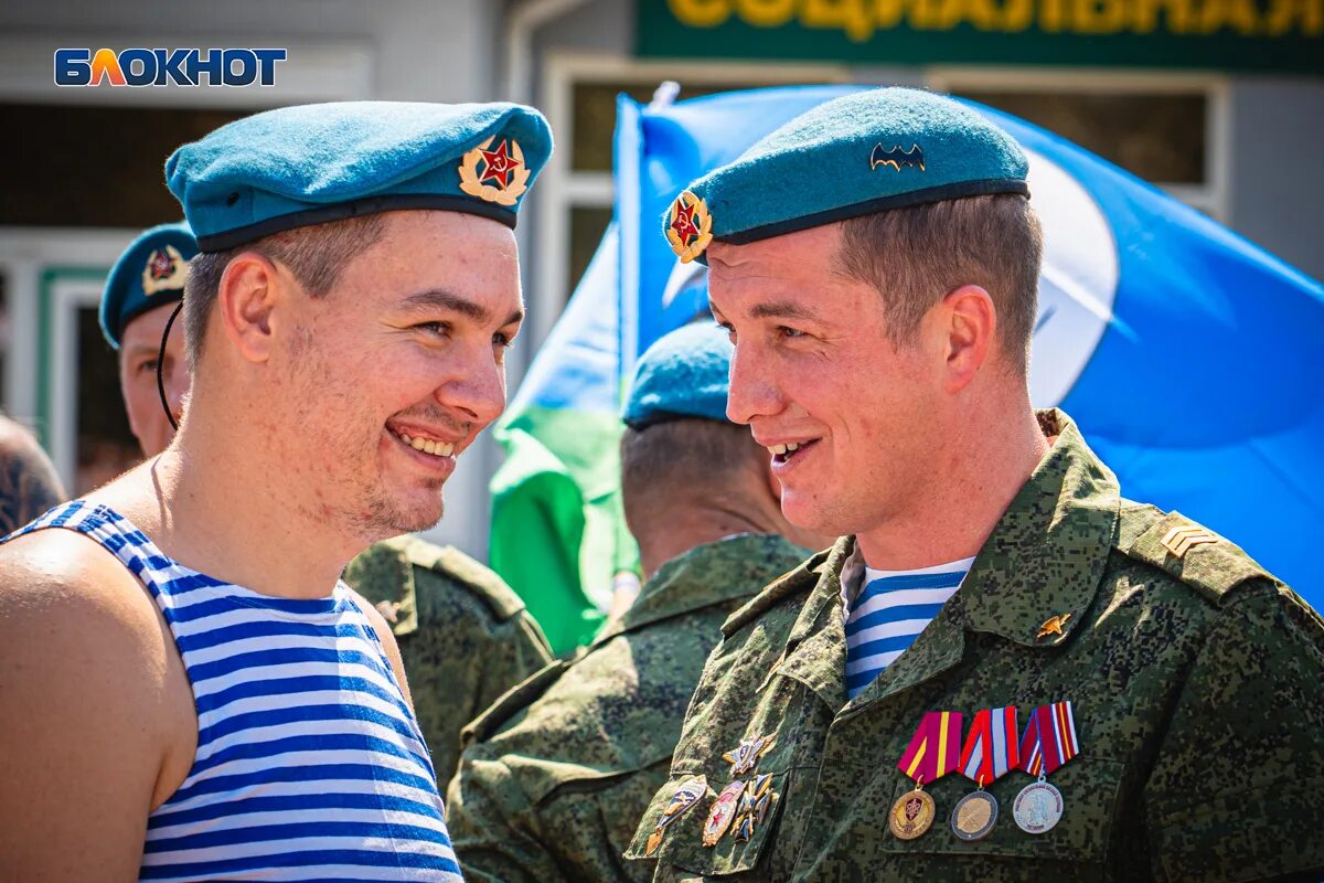 Песни никто кроме нас голубые