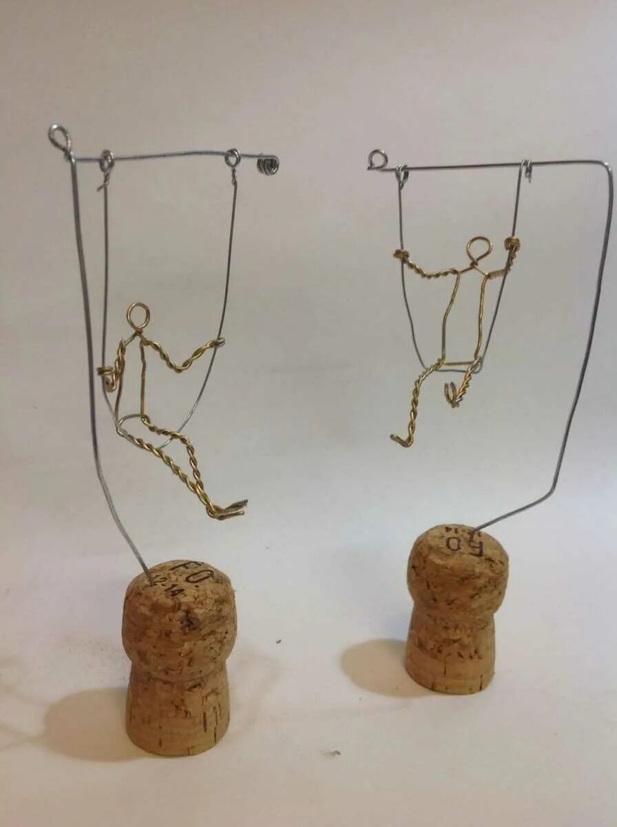 Фигурки из проволоки. Игрушка на елку из проволоки. Поделки из проволоки. Фигурки из проволоки. Изделия из проволоки легкие.