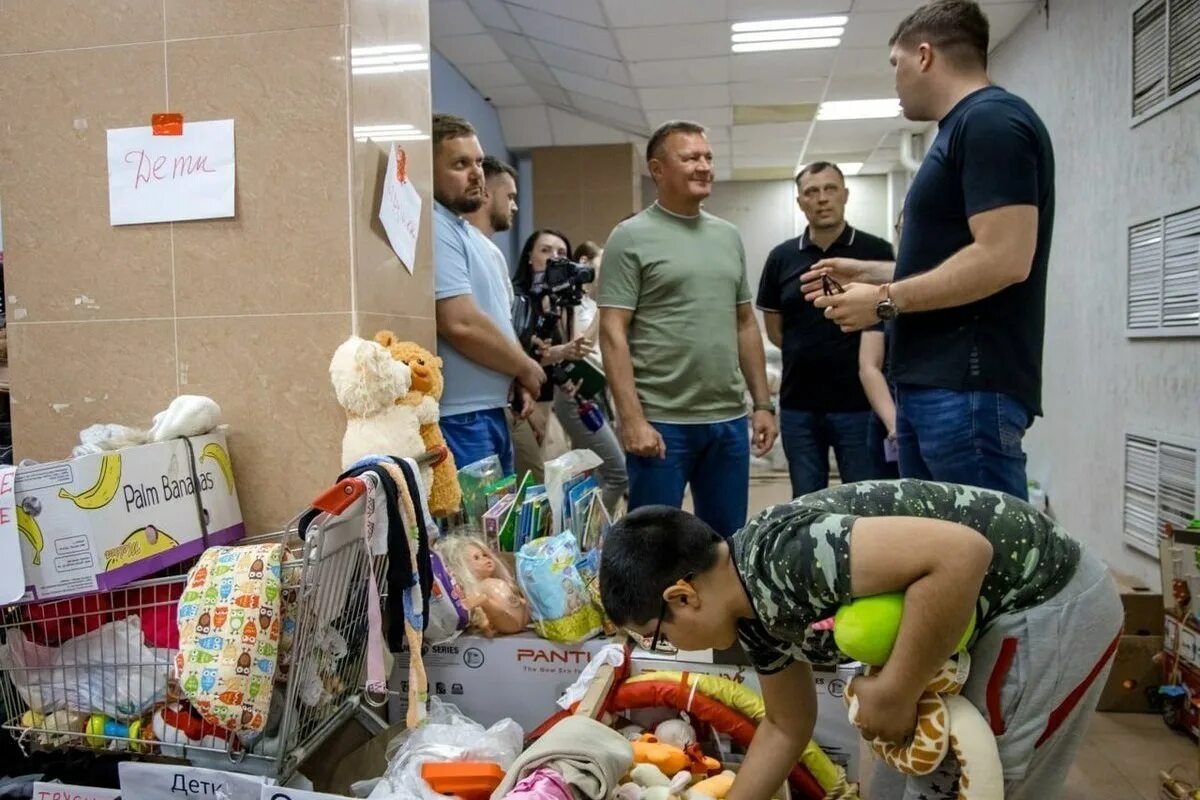 Передали гуманитарную помощь в курск. Гуманитарная помощь. сбор средств. сбор гуманитарной помощи для донбасса. пункт сбора гуманитарной помощи.