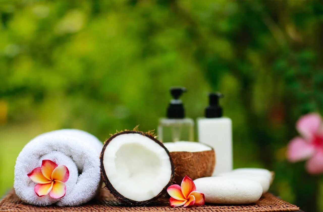 Кокосовое обертывание. Кокосовый рай спа. Кокосовое масло для массажа тела. Спа процедуры для тела. Масло для тела «кокос».
